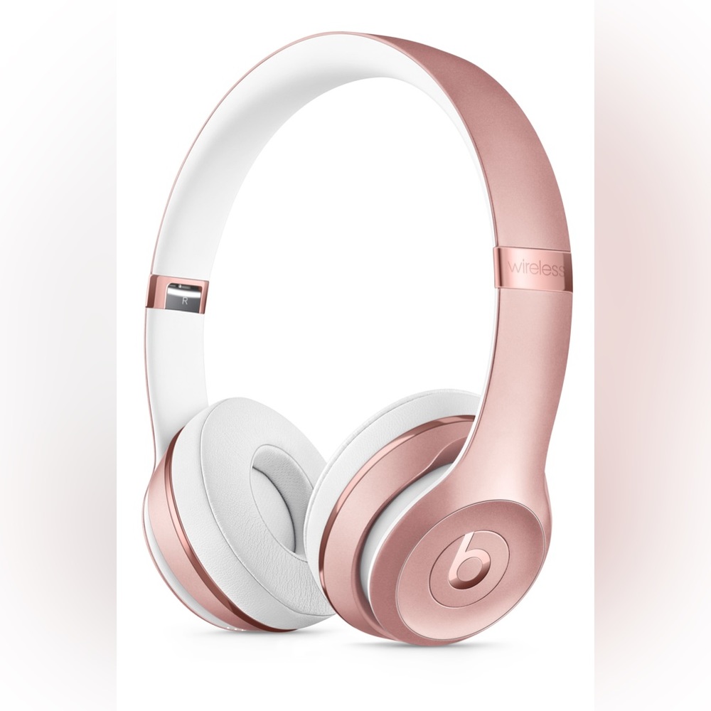Apple Beats solo 3 in rose gold